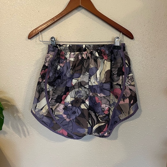 Nike Women's Femme Tempo Shorts - Picture 3 of 5